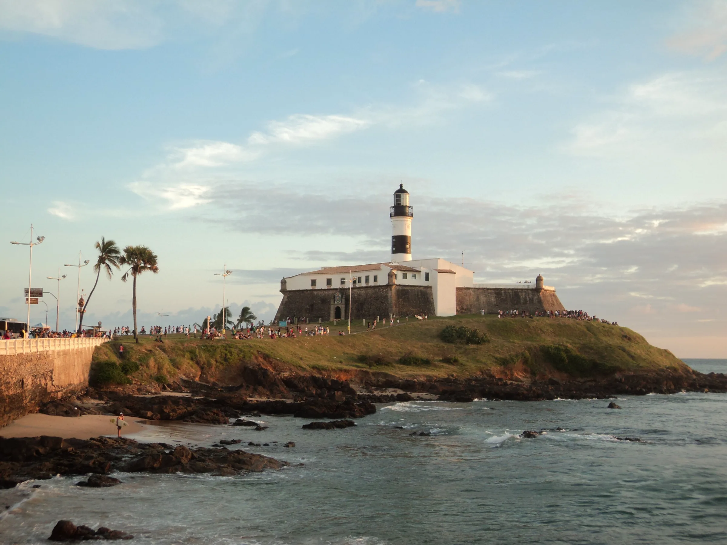 Farol da Barra, em Salvador, no fim da tarde